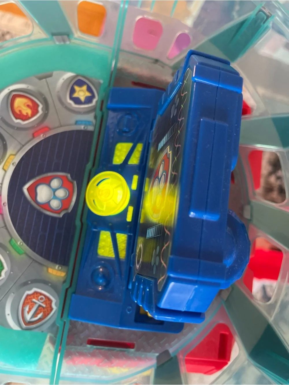 PAW patrol station with 2 trucks